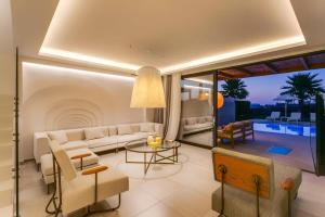 The swimming pool at or close to Villa Mariba Blue by Villa Plus