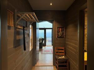 a hallway with a view of the ocean from a house at Riddertunets toppleilighet in Beitostøl