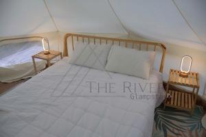 Postel nebo postele na pokoji v ubytování River Glampstay