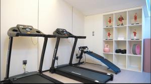 Spordikeskus ja/või sportimisvõimalused majutusasutuses 云泊夜酒店浦东机场店Yunboye Hotel Shanghai Pudong Airport Branch