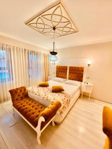 a large bedroom with a large bed and a couch at Odunpazarı Paşa Konak Hotel in Eskisehir +21 photos