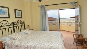 a bedroom with a bed and a balcony at La Molina Casa in Calera