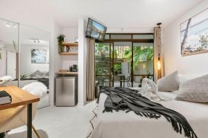 Katil atau katil-katil dalam bilik di Naousa Private Beach Bungalow