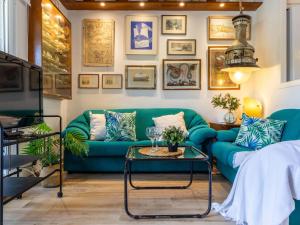 a living room with a blue couch and a table at POSIDONIA - Espectaculares vistas al mar in L'Ampolla