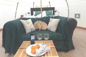 Postel nebo postele na pokoji v ubytování River Glampstay