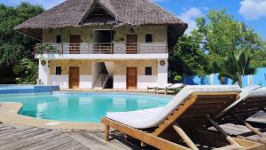 une villa avec piscine et une maison dans l'établissement Bush Paradise Kiwengwa, à Kiwengwa 34 autres photos