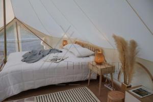 Postel nebo postele na pokoji v ubytování River Glampstay