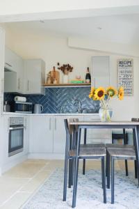 Η κουζίνα ή μικρή κουζίνα στο The Old Nurseries Luxury Guest Suite