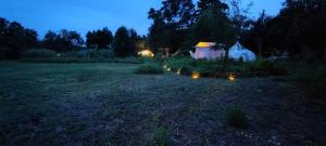 Zahrada ubytování River Glampstay