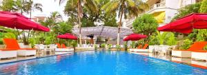 Maashpi Hotel & Resort, Candolim内部或周边的泳池