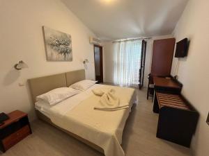 Postel nebo postele na pokoji v ubytování Hotel Vila Tina