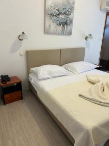 Postel nebo postele na pokoji v ubytování Hotel Vila Tina