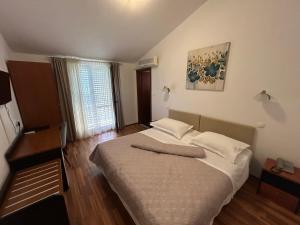 Postel nebo postele na pokoji v ubytování Hotel Vila Tina