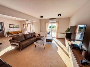 a large living room with a couch and a tv at Villa Adela in Žitnić