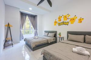 Ένα ή περισσότερα κρεβάτια σε δωμάτιο στο Luxury Pokémon Haven with Private Playground Clover Home 2-28 +110 φωτογραφίες