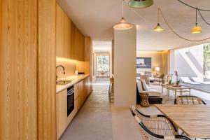 Η κουζίνα ή μικρή κουζίνα στο Melides Premium Villa With Pool by Homing