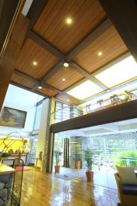 Posezení v ubytování Grand Sierra Pines Baguio