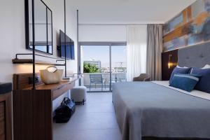 Postel nebo postele na pokoji v ubytování Caesar Premier Eilat Hotel