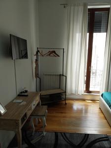A television and/or entertainment centre at 315 Via Roma Rooms centro