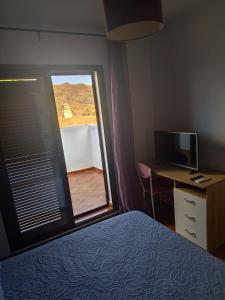 Televízia a/alebo spoločenská miestnosť v ubytovaní Casa El Molino Del Pozo De Los Frailes