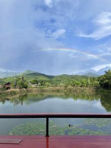 山林小屋周边自然景观