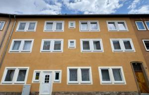 a building with white doors and windows at Altstadt Apartmenthaus in Kassel