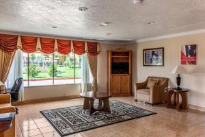 Posezení v ubytování Motel 6-Alvin, TX