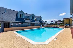 Bazén v ubytování Motel 6-Alvin, TX nebo v jeho okolí