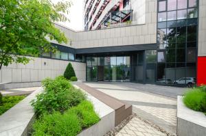 Κήπος έξω από το Petrovdom Apartments 19-96v in RC Kvartet , Vasyl Lypkivskyi 16V