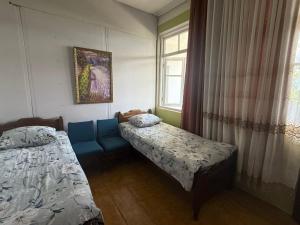 Postel nebo postele na pokoji v ubytování Tsikhisdziri Hotel