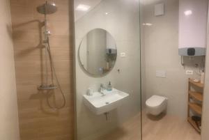 Ein Badezimmer in der Unterkunft Capitol Suites Exclusive
