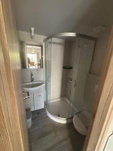 Koupelna v ubytování Ifi's apartment 2 bedrooms + 7 fotografií