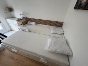 an empty bed in the corner of a room at Maison de ville avec jardin clos 4 Pers in Saint-Pol-de-Léon