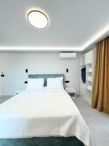 a bedroom with a large bed with a white bedspread at Casa di Giò in Ksamil