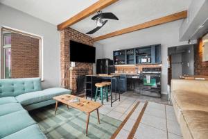 Η κουζίνα ή μικρή κουζίνα στο Breathtaking City View 1 Bed Stylish & Serene