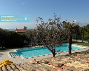 Gallery image of VIVA3 - Numana, ampio trilocale in villa con piscina in Numana +35 photos