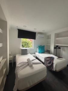 Posteľ alebo postele v izbe v ubytovaní Apartamento Torre Yago primera linea playa Benidorm con Wi-Fi & AC
