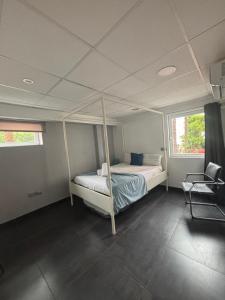 Posteľ alebo postele v izbe v ubytovaní Apartamento Torre Yago primera linea playa Benidorm con Wi-Fi & AC