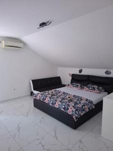 a bedroom with a bed with a comforter at Sunshine apartments in Karlobag