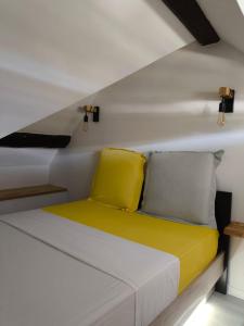 Vue lac magique cocon atypique et cosy客房内的一张或多张床位