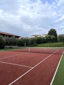 Εγκαταστάσεις για τένις ή/και σκουός στο park residence bellavista ή εκεί κοντά