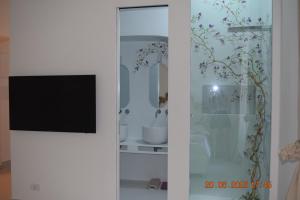 Ένα μπάνιο στο Minori e'