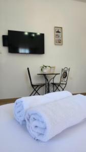 Postel nebo postele na pokoji v ubytování Hotel Loui Talpiot