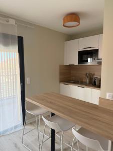Kuchyň nebo kuchyňský kout v ubytování Hotel Aquarius