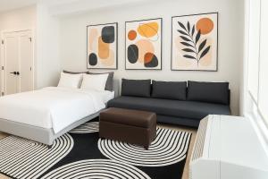 Postel nebo postele na pokoji v ubytování Luxury Stay for NYC visit Jersey City 7 Min Walk NYC Train Station