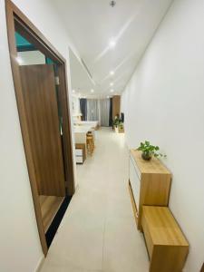 Μια τηλεόραση ή/και κέντρο ψυχαγωγίας στο Scenia Bay Nha Trang view biển cực xịn