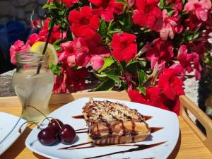 Comida no apart-hotel ou em algum lugar perto