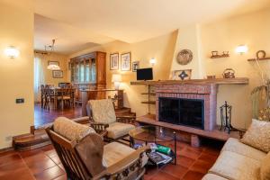 a living room with a fireplace and a table at La Casa di Roby in Bagni di Lucca