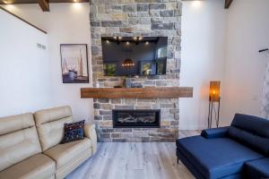 a living room with a couch and a fireplace at Spa - Chalet la Barque du Bonheur in Sainte-Germaine-du-Lac-Etchemin