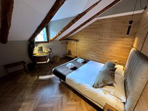 Yomo Petit Paris客房内的一张或多张床位